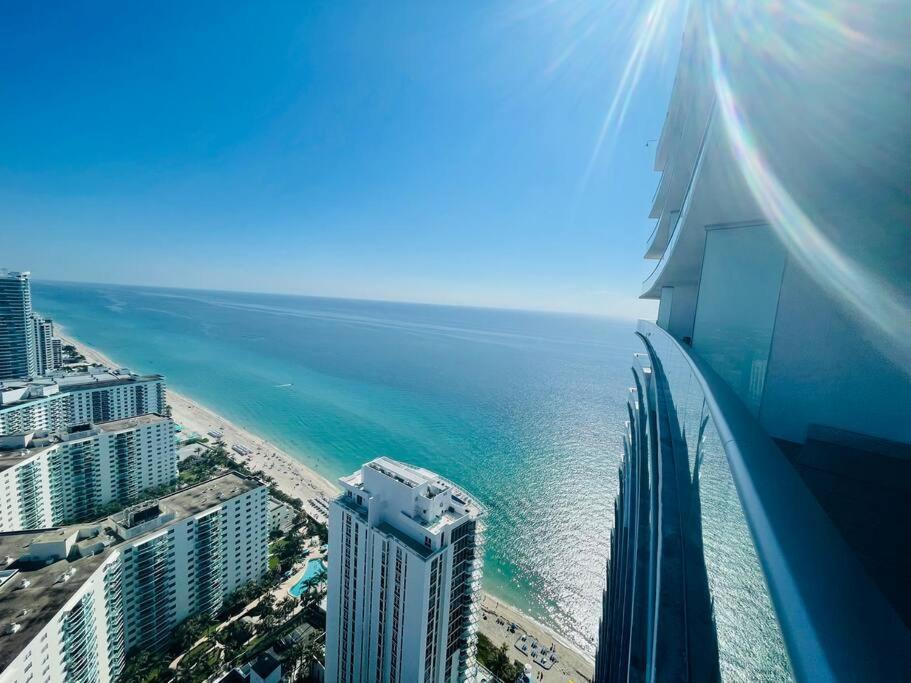 Stay At The Top With Amazing Views By Rent4Us Hollywood Exterior photo