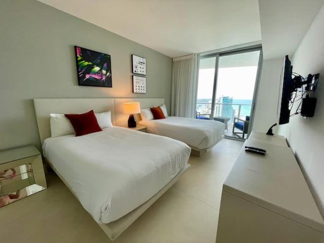 Stay At The Top With Amazing Views By Rent4Us Hollywood Exterior photo
