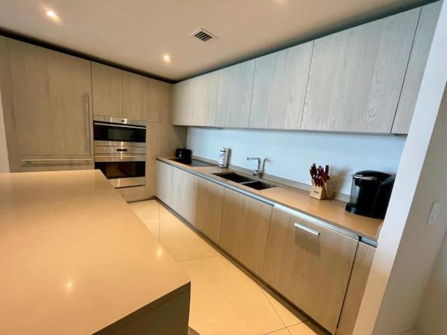 Stay At The Top With Amazing Views By Rent4Us Hollywood Exterior photo