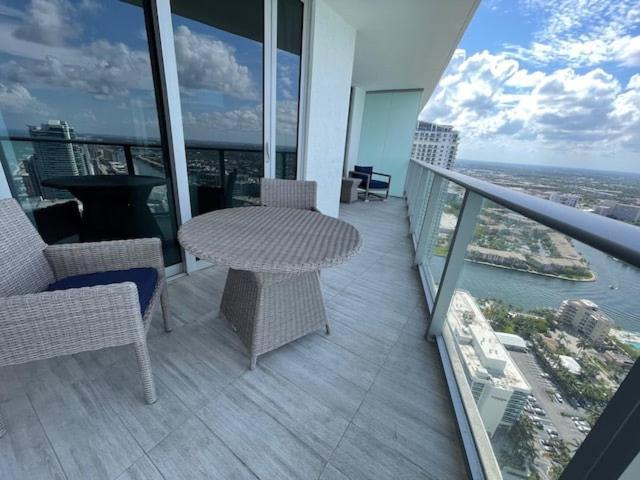 Stay At The Top With Amazing Views By Rent4Us Hollywood Exterior photo