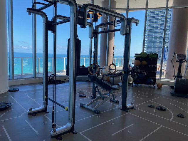 Stay At The Top With Amazing Views By Rent4Us Hollywood Exterior photo